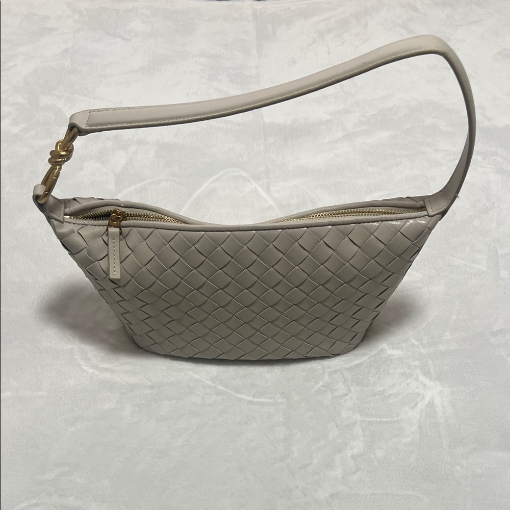 Elegant Cream Woven Shoulder Bag